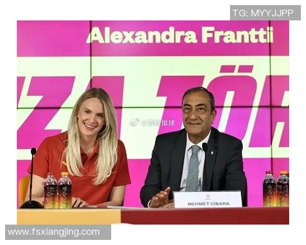 加拉塔萨雷正式签约组照：见证传奇再启航